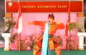 Penari Sampur Yang Cermat ALI MARKASA Info Budaya seniman remo ali markasa