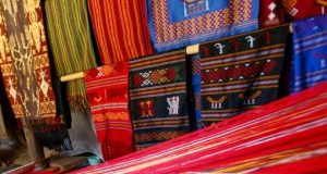 info Budaya kain tenun toraja