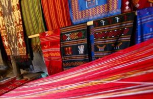 info Budaya kain tenun toraja