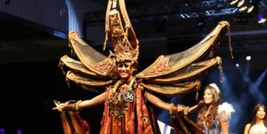 Info Budaya JFC : Kostum Toraja Tongkonan yang menyandang predikat sebagai Best National Costume Miss Supranational 2015 di Polandia (Image infospesialnet)