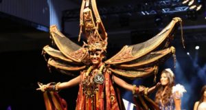 Info Budaya JFC : Kostum Toraja Tongkonan yang menyandang predikat sebagai Best National Costume Miss Supranational 2015 di Polandia (Image infospesialnet)