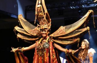 Info Budaya JFC : Kostum Toraja Tongkonan yang menyandang predikat sebagai Best National Costume Miss Supranational 2015 di Polandia (Image infospesialnet)
