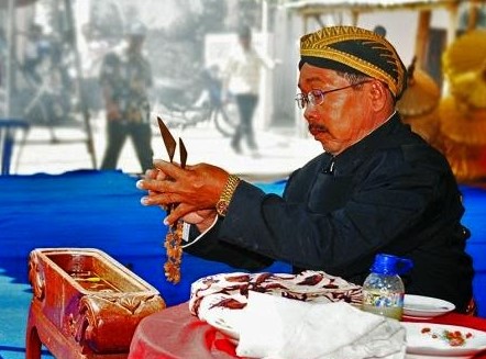 info-budaya-siraman-jamasan-pusaka-nganjuk info-budaya-siraman-jamasan-pusaka-nganjuk