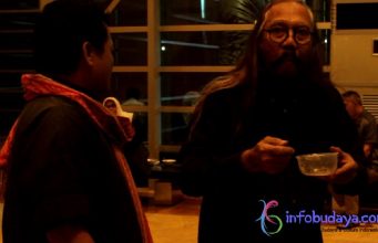 Info budaya Indonesia Prof. Sardono W. Kusumo di temani Jamal Gentayangan Menikmati makanan Khas Luwu (Kapurung)