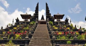 infobudaya wisata budaya bali Pura Besakih (Image : villa-bali com)