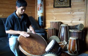 Gilang Ramadhan adalah seorang drummer besar Indonesia