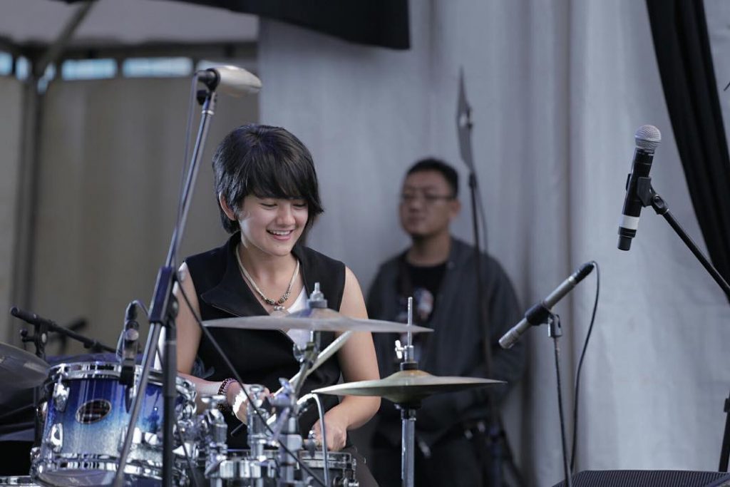 image : kapanlagi.com Jeane-Phialsa-drummer-top-indonesia