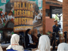 Para pelajar dipandu langsung oleh mahasiswa Sejarah dan Peradaban Islam dari Universitas Islam Negeri Kiai Haji Achmad Siddiq Jember.