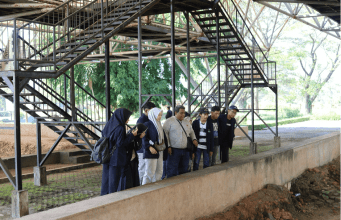 Salah satu situs utama yang menjadi objek kajian adalah Candi Tikus, sebuah bangunan petirtaan yang menjadi salah satu ikon arkeologi Trowulan.