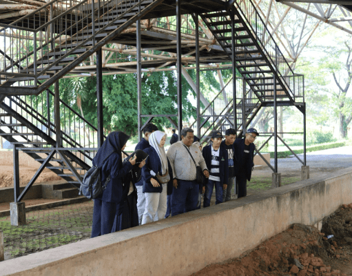 Salah satu situs utama yang menjadi objek kajian adalah Candi Tikus, sebuah bangunan petirtaan yang menjadi salah satu ikon arkeologi Trowulan.
