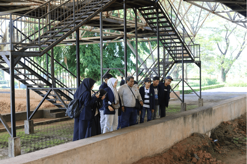 Salah satu situs utama yang menjadi objek kajian adalah Candi Tikus, sebuah bangunan petirtaan yang menjadi salah satu ikon arkeologi Trowulan.